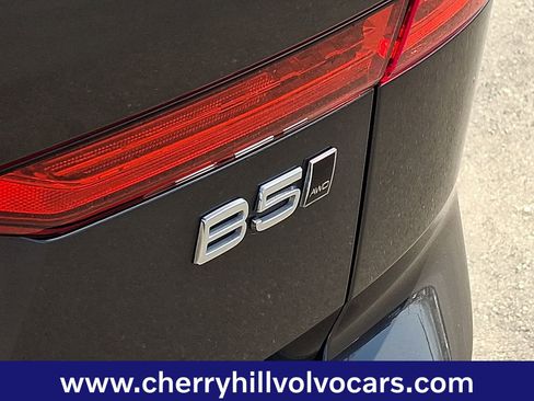 Certified 2025 Volvo XC60 B5 Plus image 31