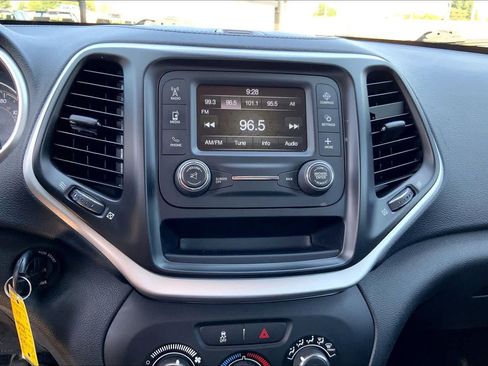 Used 2014 Jeep Cherokee Sport w/ Trailer Tow Group AWD/4WD image 31