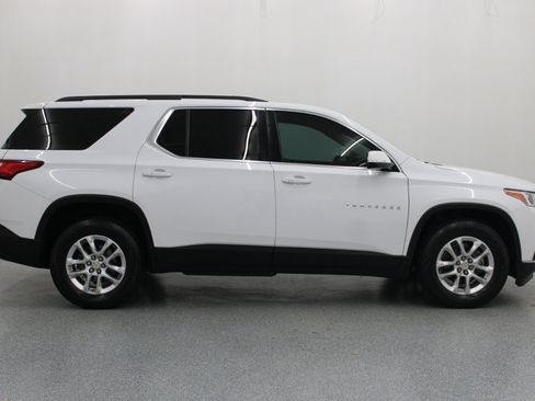 Used 2019 Chevrolet Traverse LT FWD image 2