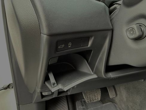 Used 2023 Lexus LX 600 4WD w/ Luxury Package image 9