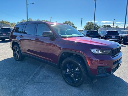 New 2025 Jeep Grand Cherokee L Altitude image 8