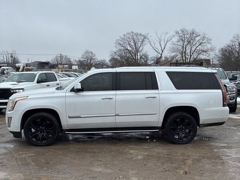 Used 2020 Cadillac Escalade ESV Luxury image 3