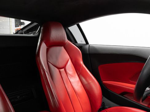 Used 2018 Audi R8 V10 w/ Premium Package image 21