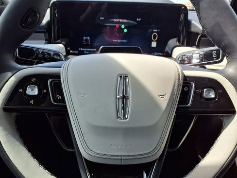 Used 2026 Lincoln Aviator 2WD image 8