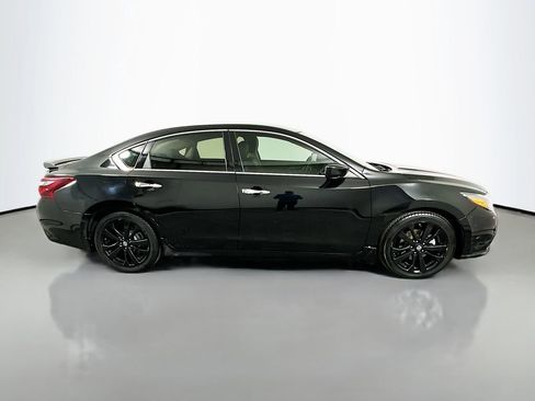 Used 2018 Nissan Altima 2.5 SR w/ SR Midnight Edition FWD image 4