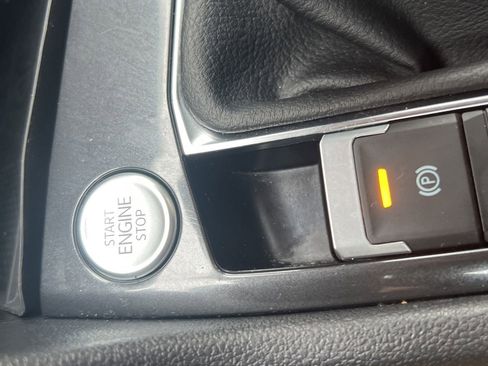 Used 2024 Volkswagen Tiguan SE image 42