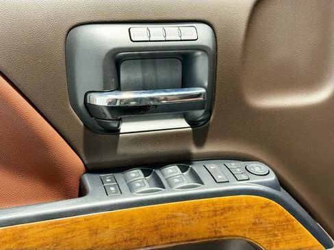Certified 2018 Chevrolet Silverado 1500 High Country AWD/4WD image 17