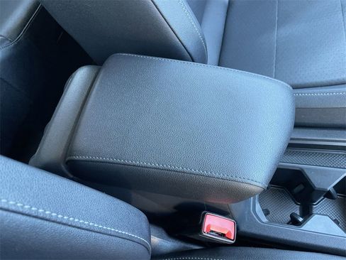 Used 2020 Volkswagen Tiguan SE image 30