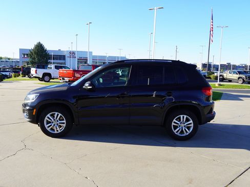 Used 2017 Volkswagen Tiguan S image 5