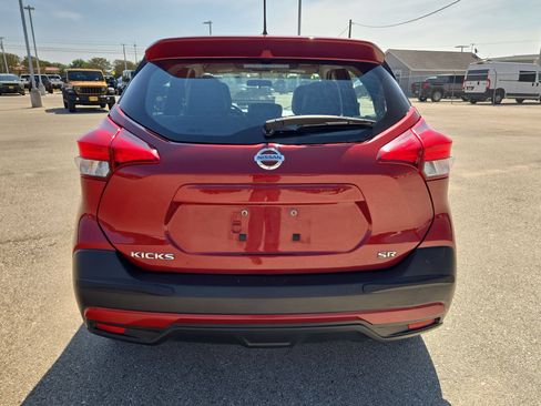 Used 2019 Nissan Kicks SR w/ SR Premium Package FWD image 4