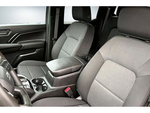 Used 2024 Chevrolet Colorado Trail Boss w/ Technology Package image 19