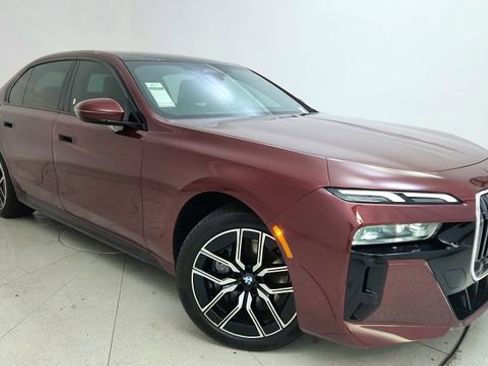 Used 2025 BMW 740i image 1