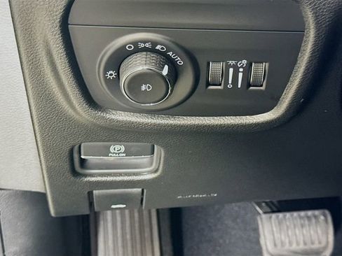 New 2025 Jeep Grand Cherokee Limited w/ Black Appearance Package image 10