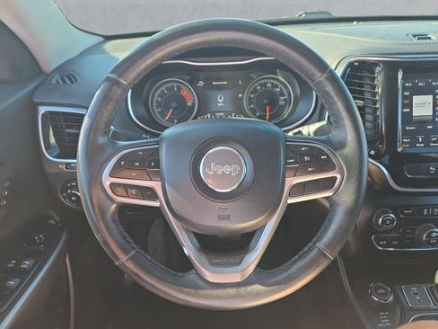 Used 2019 Jeep Cherokee Limited image 13