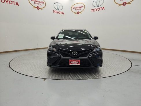 Used 2024 Toyota Camry SE image 4