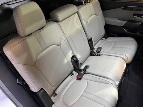 Used 2025 Honda Pilot Touring image 47