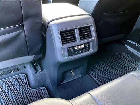 Used 2018 Volkswagen Atlas SE image 25