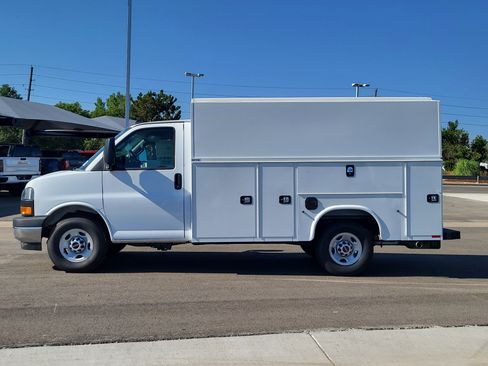 New 2026 GMC Savana 3500 w/ Power Convenience Package RWD image 4