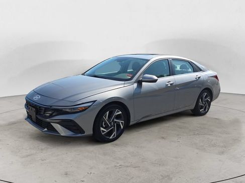 Used 2025 Hyundai Elantra SEL FWD image 1