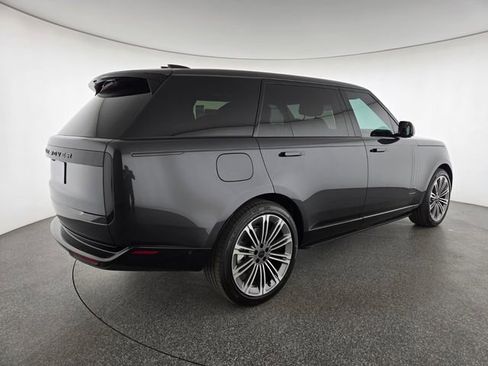 New 2026 Land Rover Range Rover Long Wheelbase SE AWD/4WD image 2