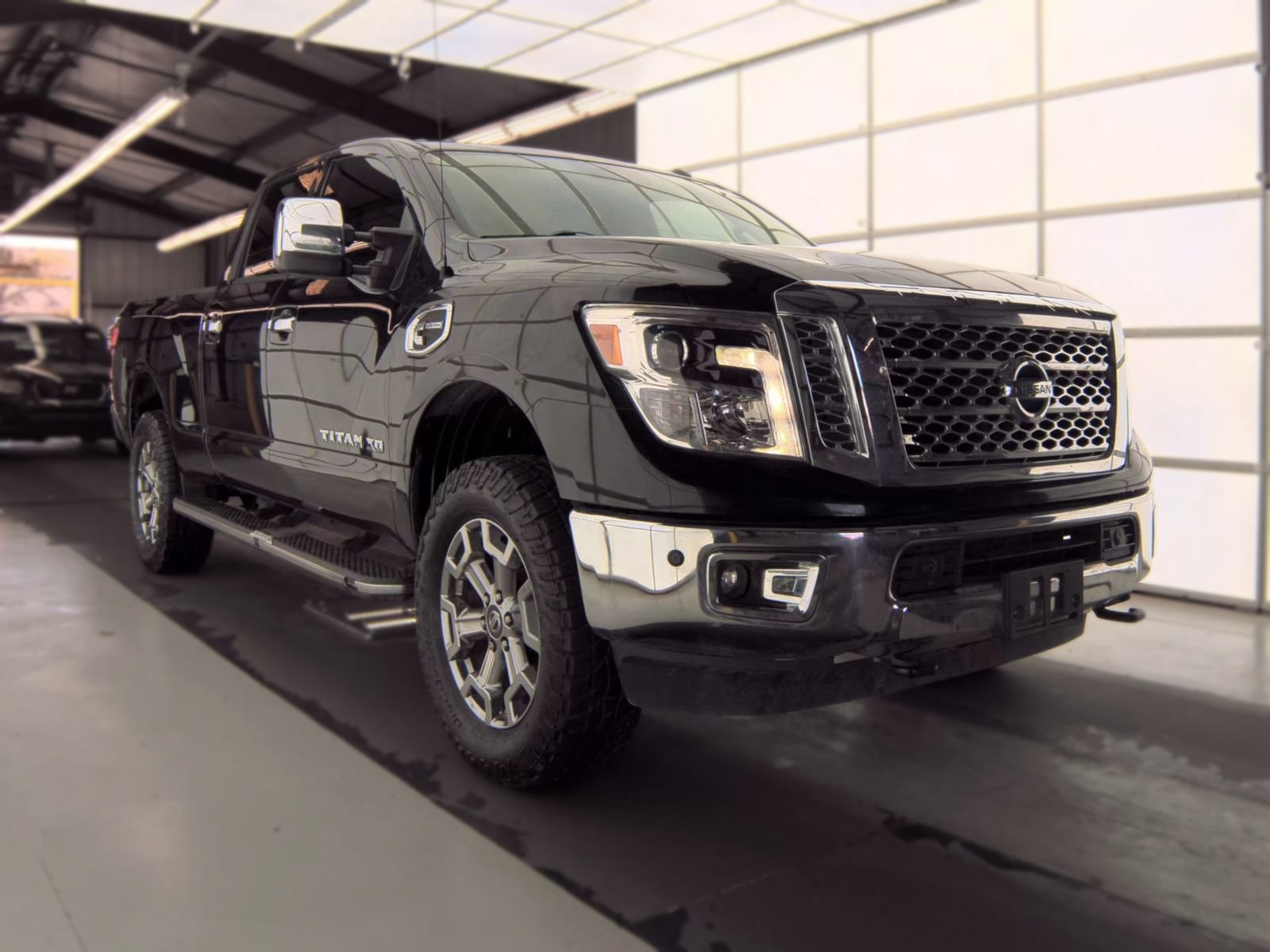 Used 2018 Nissan Titan SL w/ Texas Titan Edition AWD/4WD image 2