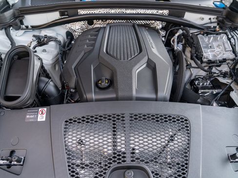 Certified 2025 Porsche Macan image 25