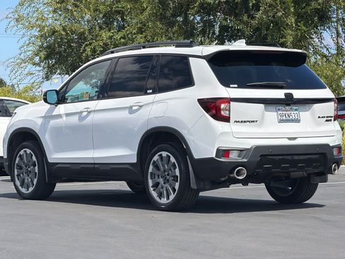 Used 2025 Honda Passport Black Edition image 7