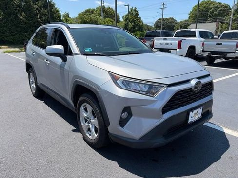 Used 2019 Toyota RAV4 XLE w/ Convenience Package AWD/4WD image 8