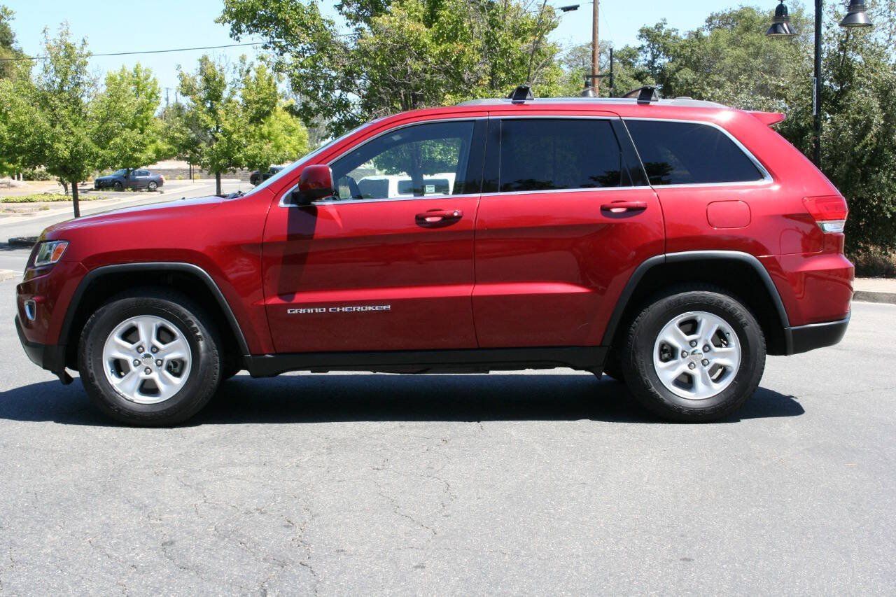 Used 2014 Jeep Grand Cherokee Laredo w/ Quick Order Package 23E AWD/4WD image 8