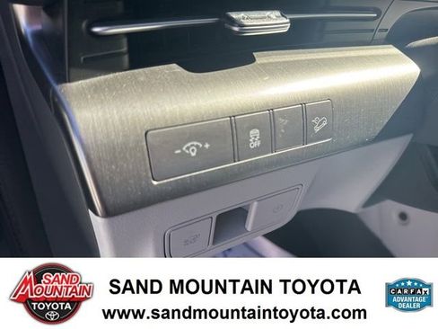 Used 2024 Hyundai Kona Limited image 14