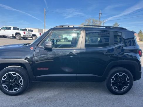 Used 2017 Jeep Renegade Trailhawk w/ Premium Trailhawk Package AWD/4WD image 5