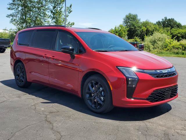 New 2027 Chrysler Pacifica Limited FWD image 2