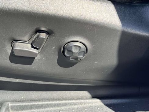 Used 2024 Chrysler Pacifica Limited FWD image 20