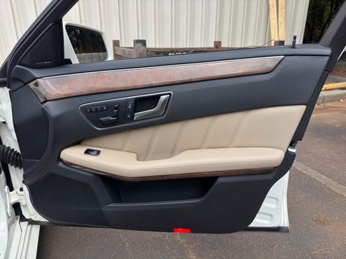 Used 2013 Mercedes-Benz E 350 Sedan image 41