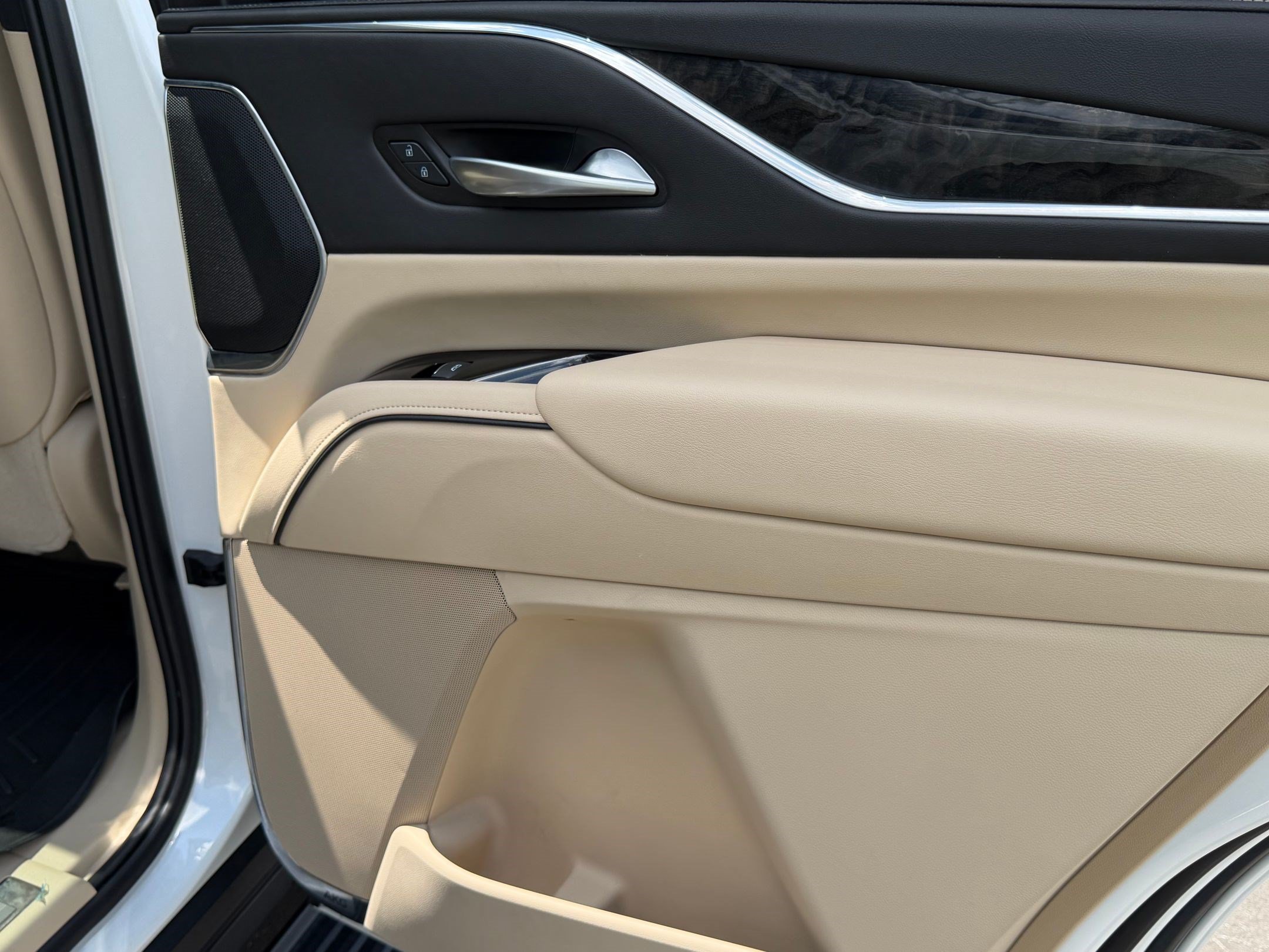 Certified 2024 Cadillac Escalade Premium Luxury w/ Performance Package AWD/4WD image 48