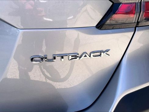 Used 2025 Subaru Outback Limited AWD/4WD image 8