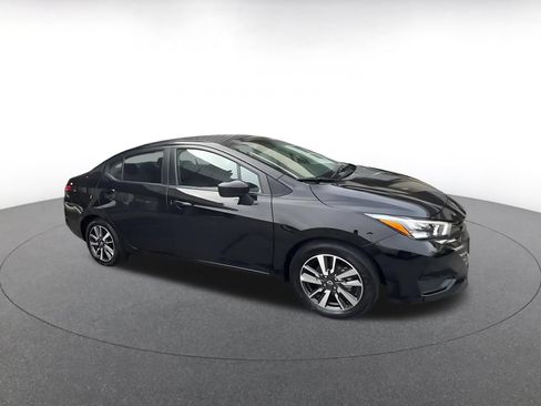 Used 2025 Nissan Versa SV FWD image 2