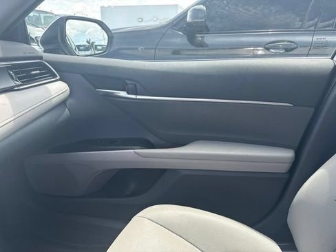 Used 2024 Toyota Camry SE FWD image 11