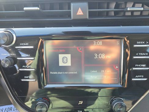 Used 2018 Toyota Camry SE FWD image 23