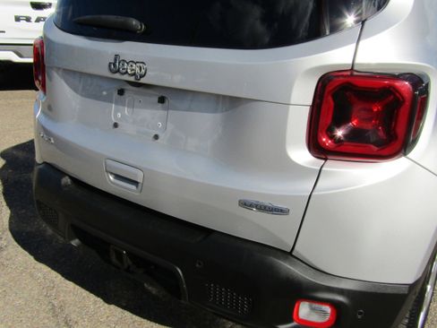 Used 2019 Jeep Renegade Latitude w/ UConnect 8.4 Nav Group image 7