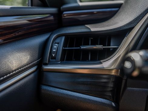 Used 2019 Lexus ES 350 w/ Premium Package FWD image 18