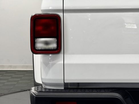 Used 2023 Jeep Gladiator Willys image 11
