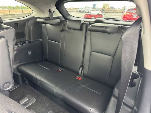 Used 2024 Toyota Highlander LE image 16