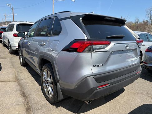 Used 2019 Toyota RAV4 XLE Premium w/ Cold Weather Package AWD/4WD image 13