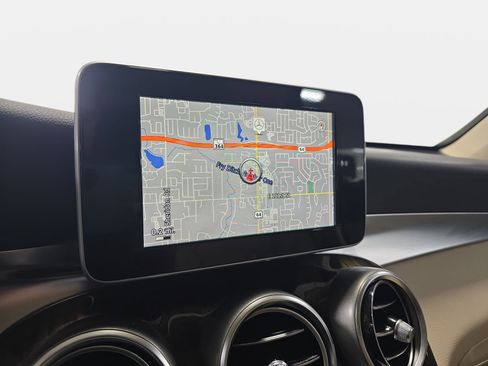 Used 2017 Mercedes-Benz GLC 300 4MATIC image 22