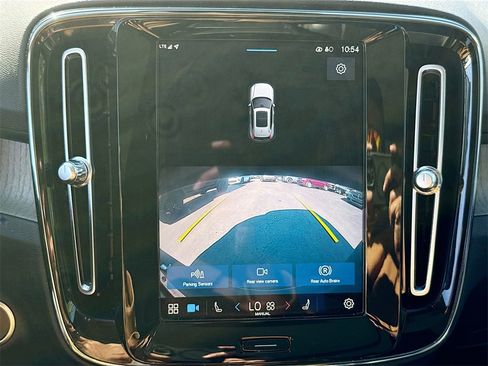 Used 2023 Volvo XC40 B5 Plus image 15