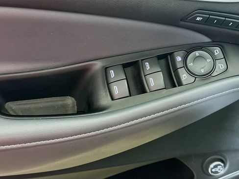 Used 2019 Buick Enclave Premium w/ Experience Buick Package FWD image 17