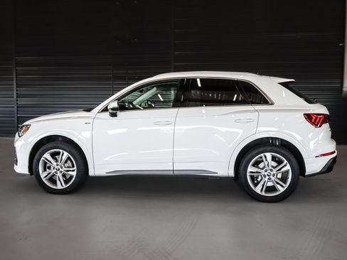 Used 2023 Audi Q3 2.0T Premium w/ Convenience Package image 14