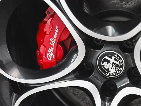 Used 2024 Alfa Romeo Stelvio Ti image 8