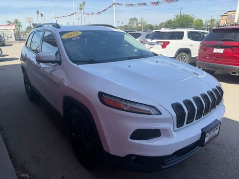 Used 2018 Jeep Cherokee Latitude w/ Altitude Package image 4